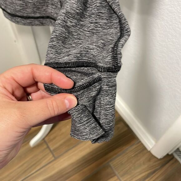 Lululemon Run Your Heart Out Heathered Gray Black Quarter Zip Pullover Size 6 - Picture 4 of 12